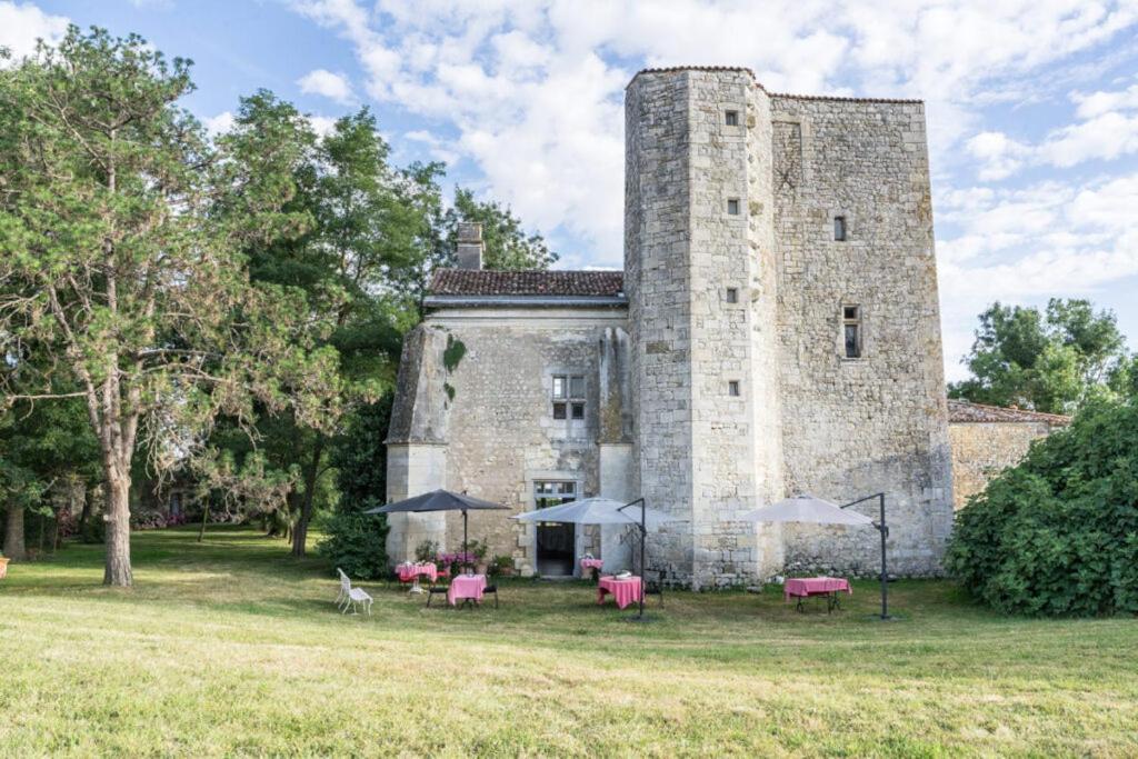 Chateau De Champdolent Exteriér fotografie